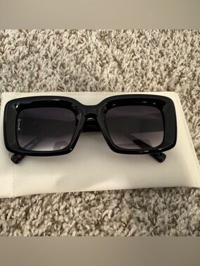 Otra Chelsea Sunglasses in Black/Smoke Fade
